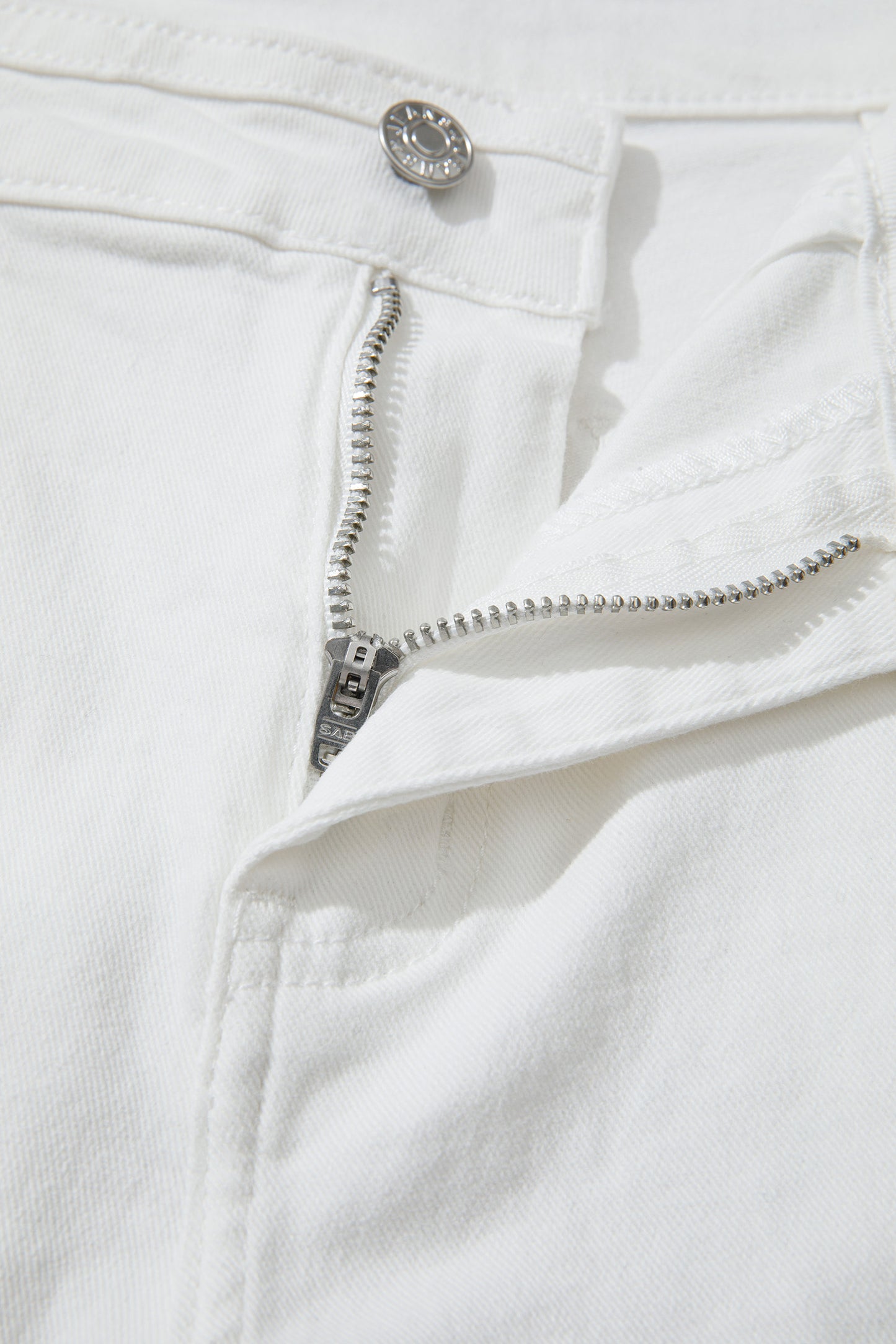White Solid Color Loose Casual Jeans